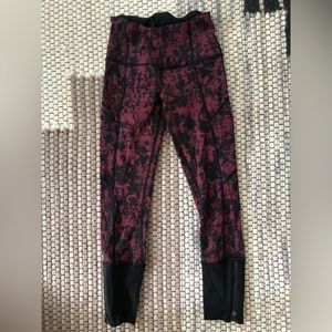 Lululemon women’s size 2 cropped leggings